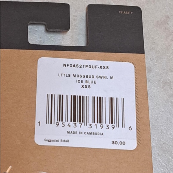 The North Face Littles Mossbud Swirl reversible mittens in a light blue color - Picture 8 of 10